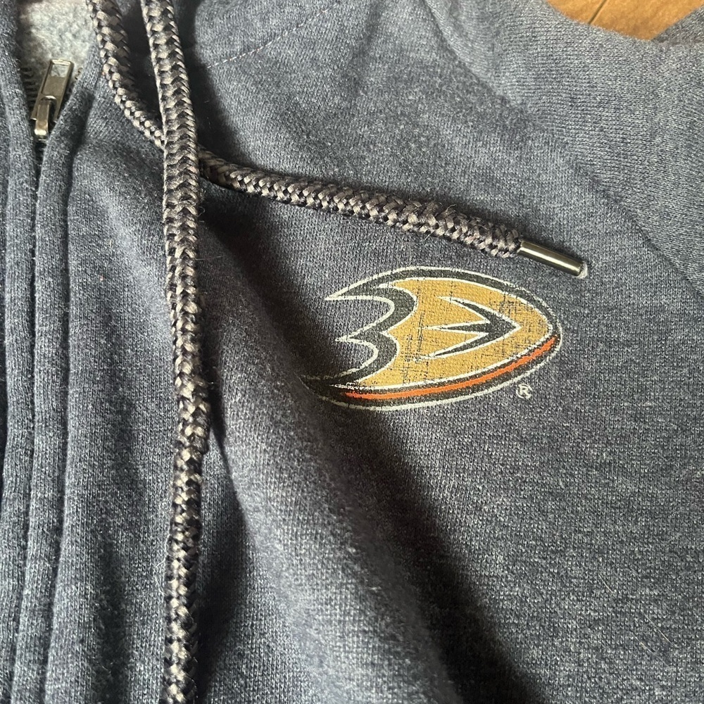 Anaheim Ducks Colosseum Zip up jacket women’s small - Picture 3 of 5